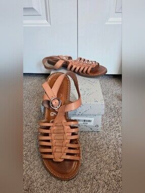 Musse & Cloud Sandals Size 9